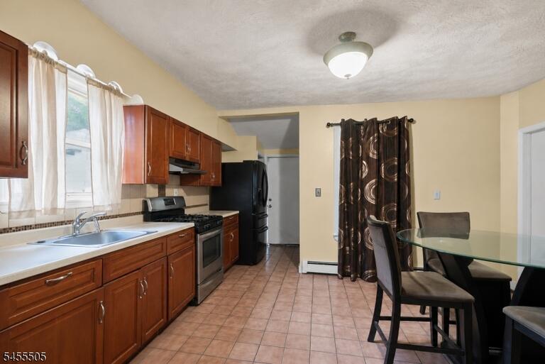 Property listing MLS 4048383 photo 1