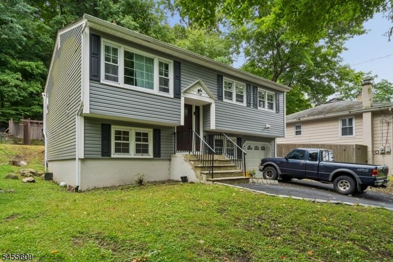 Property listing MLS 4048392 photo 2
