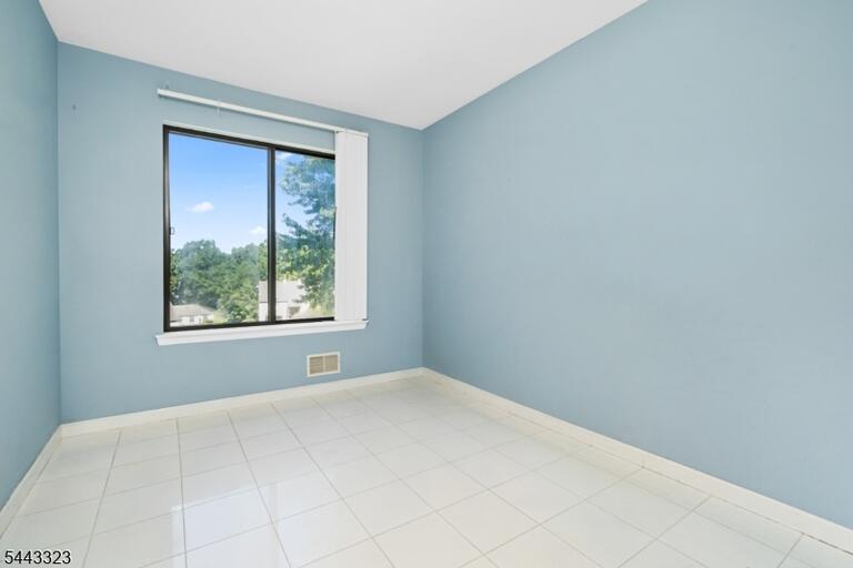 Property listing MLS 4048418 photo 18