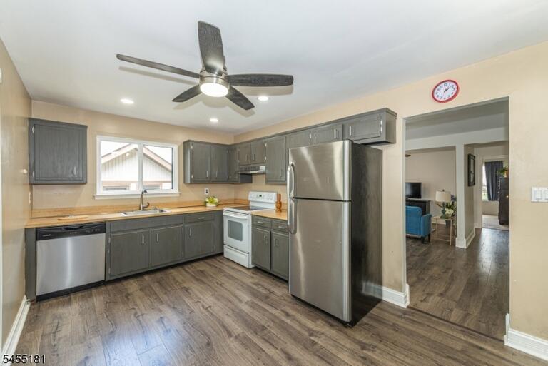 Property listing MLS 4048425 photo 3
