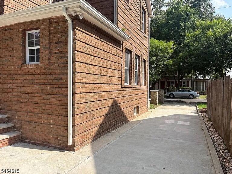 Property listing MLS 4048440 photo 4
