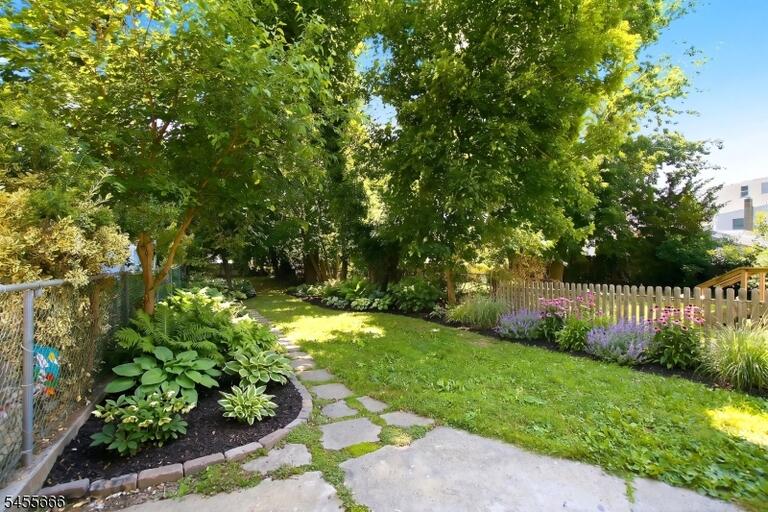 Property listing MLS 4048441 photo 24