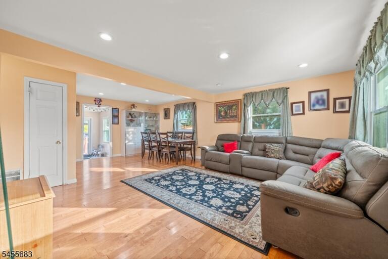 Property listing MLS 4048458 photo 7
