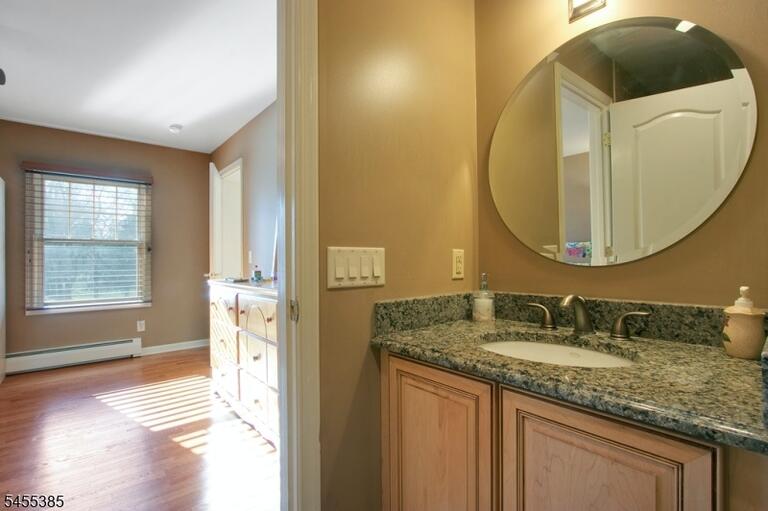 Property listing MLS 4048483 photo 31