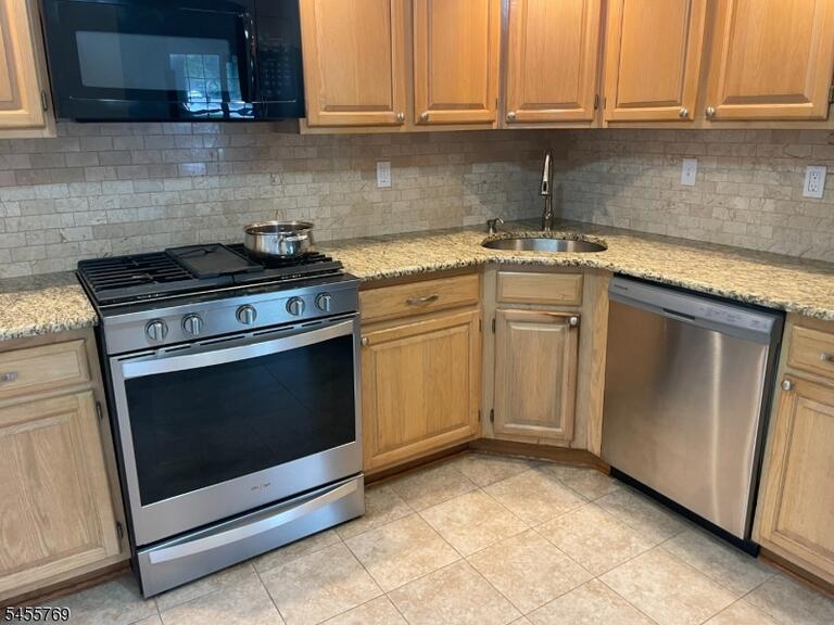 Property listing MLS 4048539 photo 10