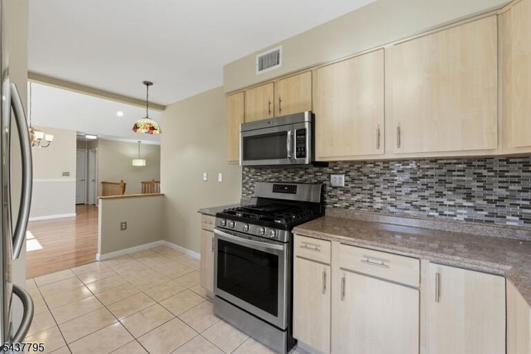 Property listing MLS 4048549 photo 15