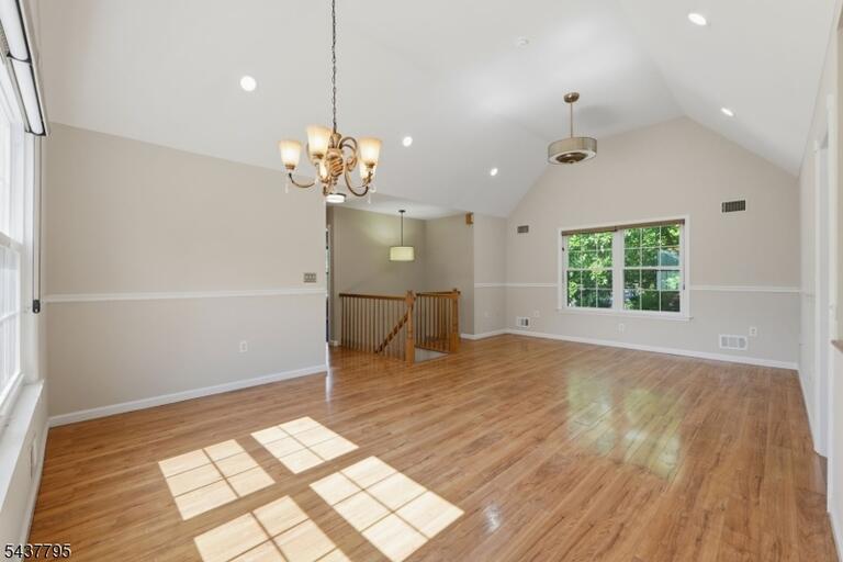Property listing MLS 4048549 photo 17