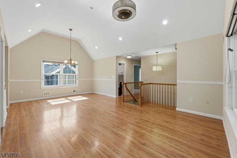 Property listing MLS 4048549 photo 18