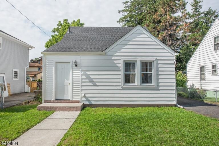 Property listing MLS 4048600 photo 1