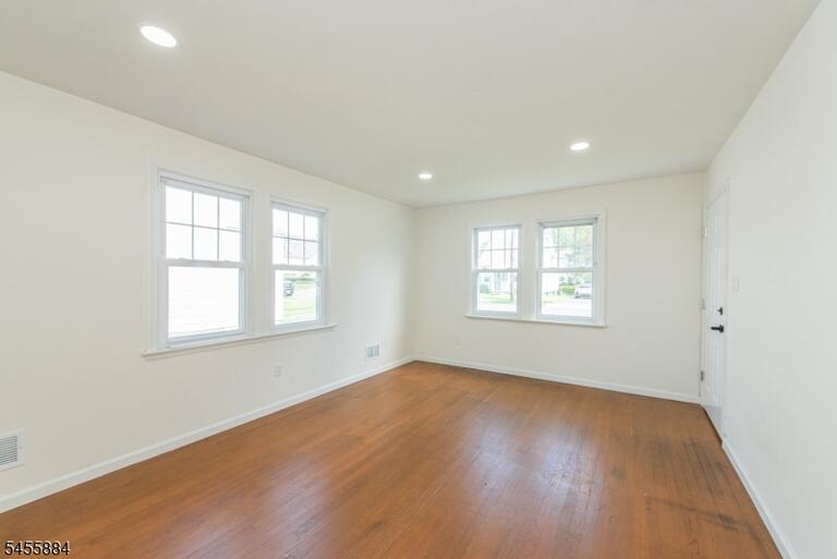 Property listing MLS 4048600 photo 4