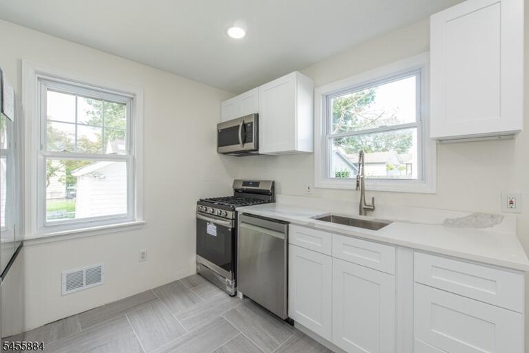Property listing MLS 4048600 photo 6