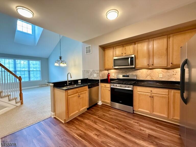 Property listing MLS 4048601 photo 1
