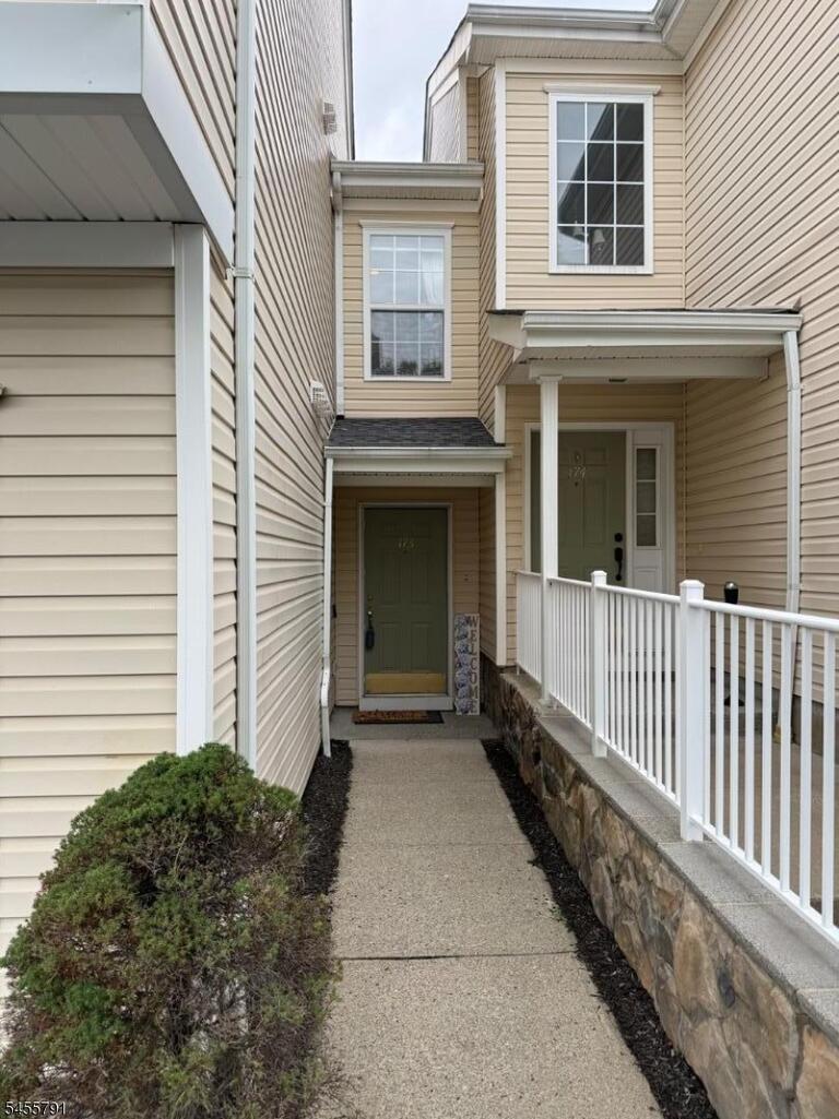 Property listing MLS 4048603 photo 2