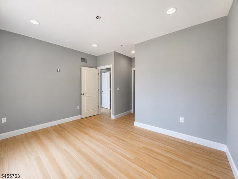 Property listing MLS 4048612 photo 22