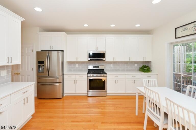 Property listing MLS 4048617 photo 10