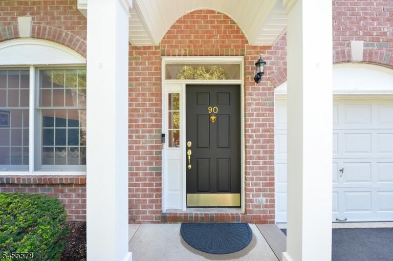 Property listing MLS 4048617 photo 2