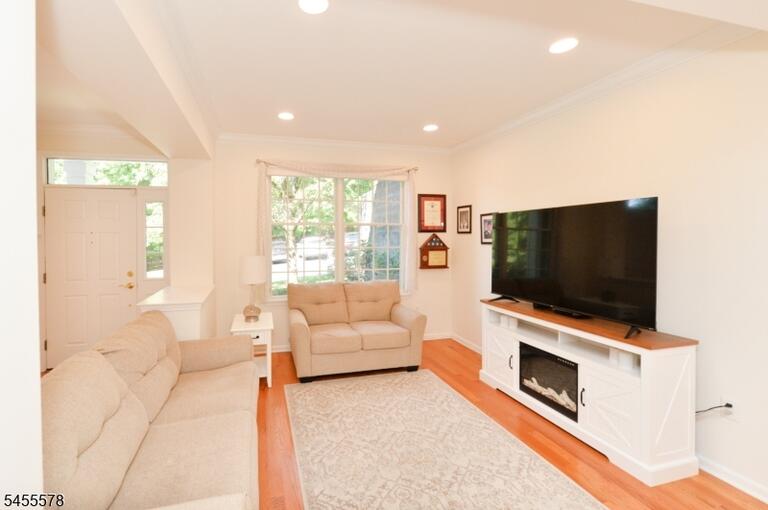 Property listing MLS 4048617 photo 6