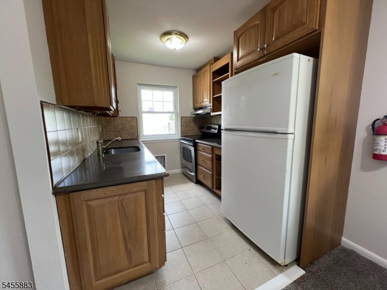 Property listing MLS 4048641 photo 2
