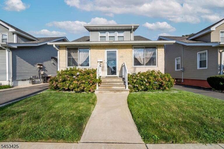 Property listing MLS 4048656 photo 1