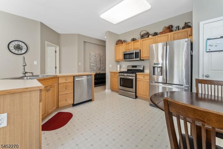 Property listing MLS 4048672 photo 13