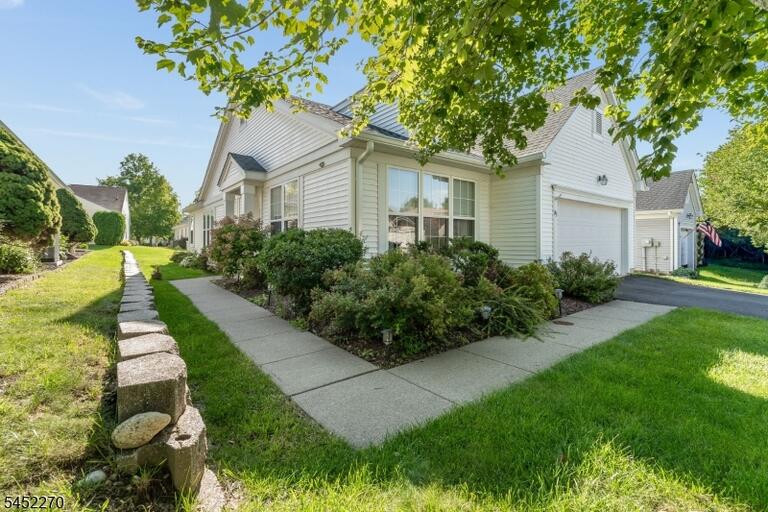 Property listing MLS 4048672 photo 3