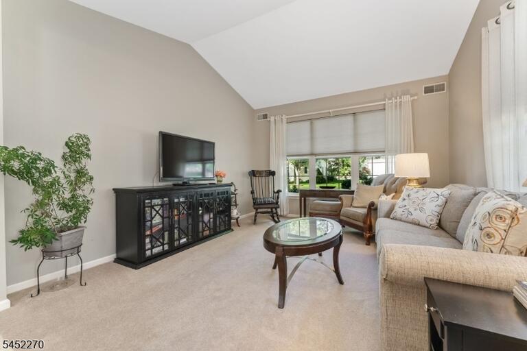 Property listing MLS 4048672 photo 4