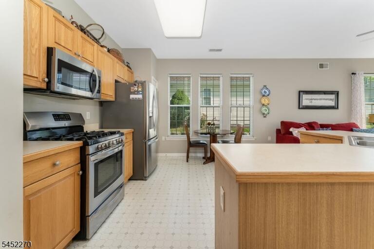 Property listing MLS 4048672 photo 9