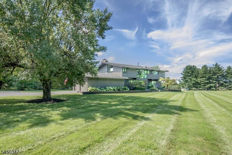 Property listing MLS 4048689 photo 3