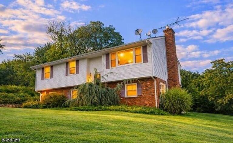 Property listing MLS 4048696 photo 1