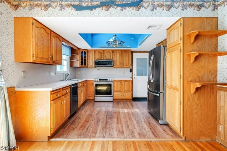 Property listing MLS 4048721 photo 4