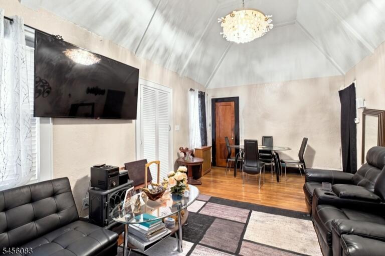 Property listing MLS 4048761 photo 6