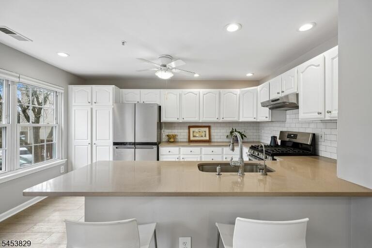 Property listing MLS 4048811 photo 9