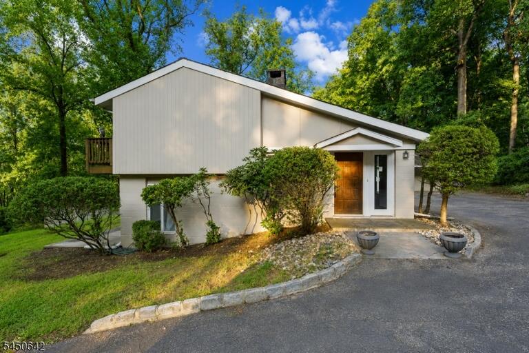Property listing MLS 4048867 photo 2