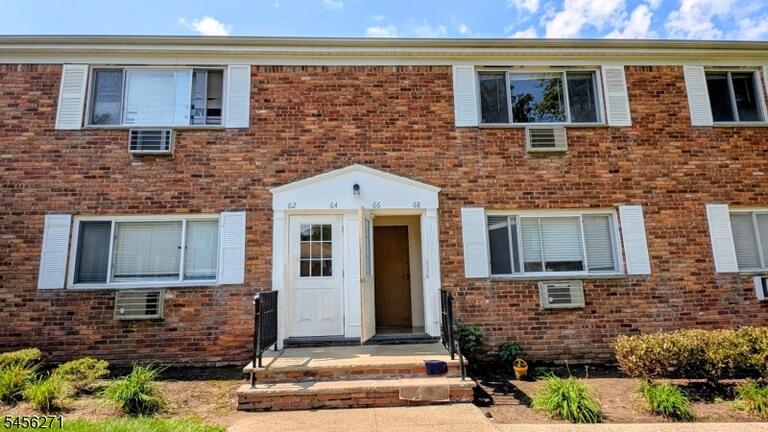 Property listing MLS 4048891 photo 2