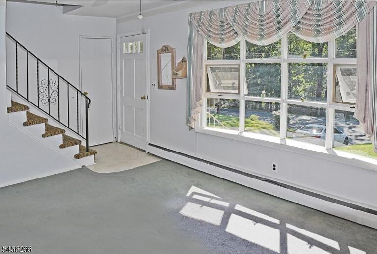 Property listing MLS 4048893 photo 2