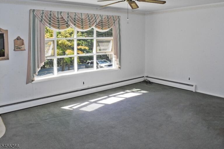 Property listing MLS 4048893 photo 3