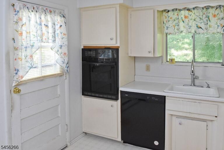 Property listing MLS 4048893 photo 5