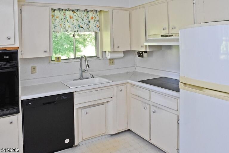 Property listing MLS 4048893 photo 6