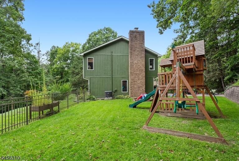 Property listing MLS 4048966 photo 4