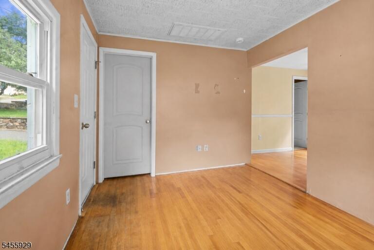Property listing MLS 4049047 photo 4