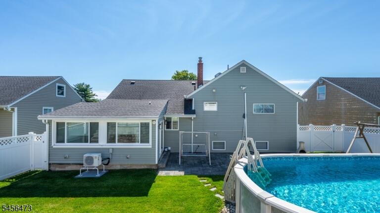 Property listing MLS 4049075 photo 2