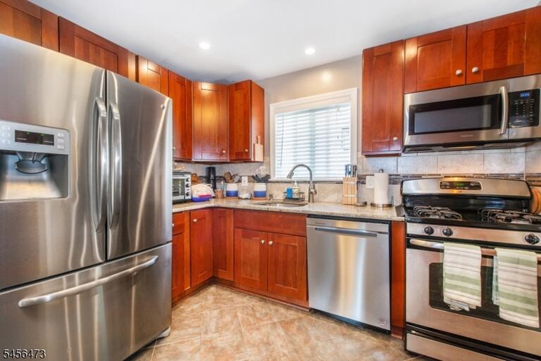 Property listing MLS 4049075 photo 8