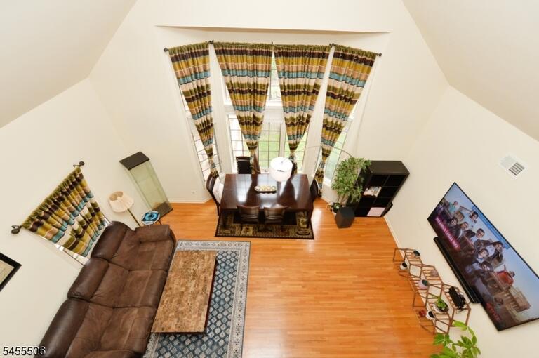 Property listing MLS 4049113 photo 10