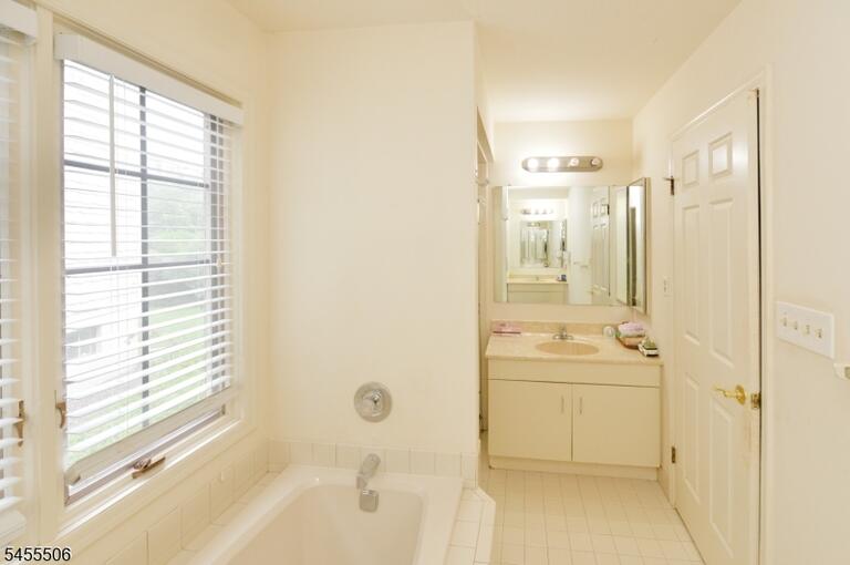Property listing MLS 4049113 photo 16