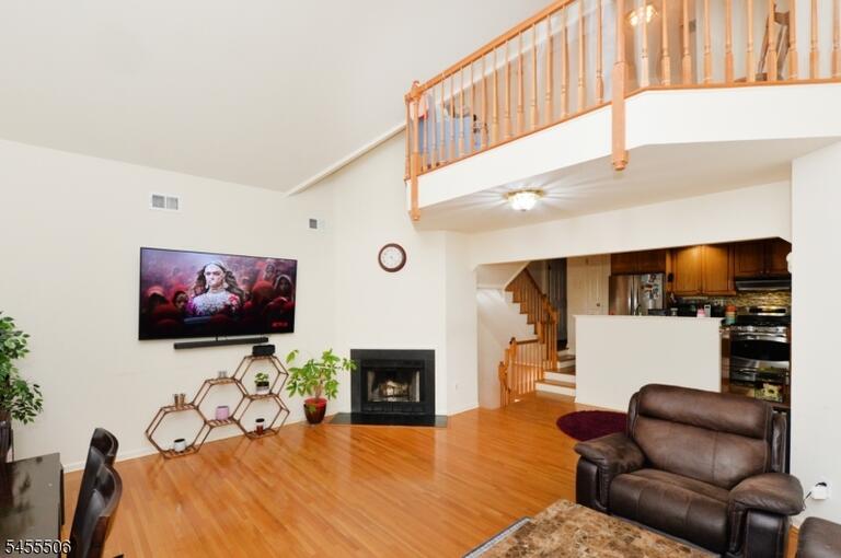 Property listing MLS 4049113 photo 5