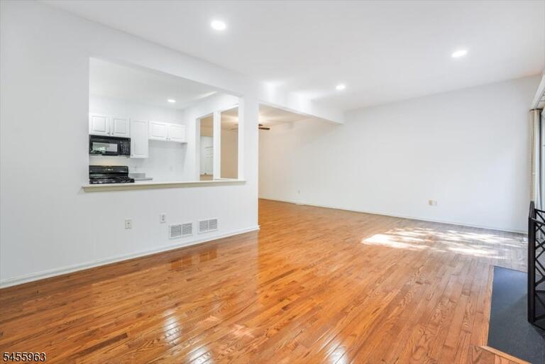 Property listing MLS 4049138 photo 5