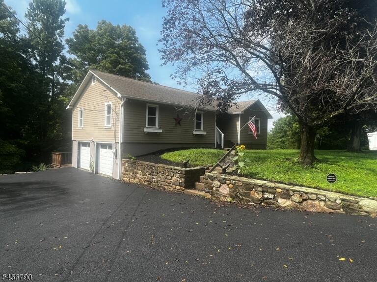 Property listing MLS 4049391 photo 2