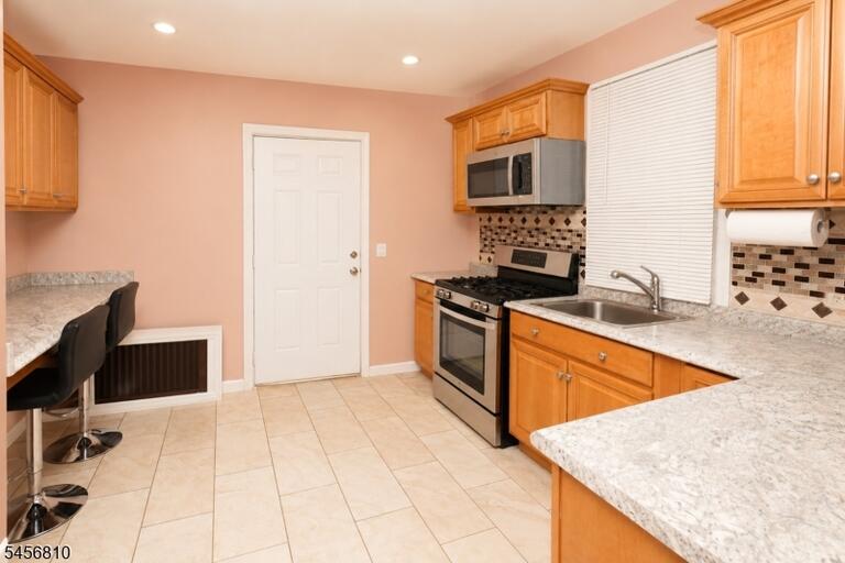 Property listing MLS 4049393 photo 8