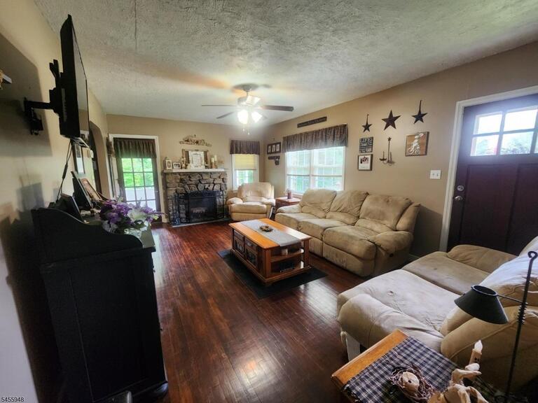 Property listing MLS 4049496 photo 11