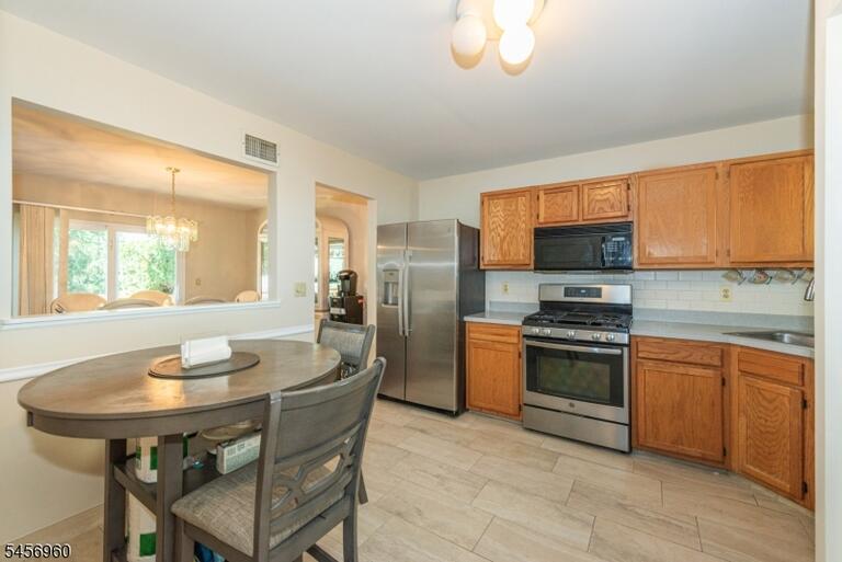 Property listing MLS 4049539 photo 4